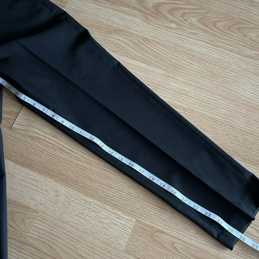 NWT Uniqlo Black Pleated Trousers Dress Pants Women’s Medium (fits like a 2-4) - Picture 8 of 9